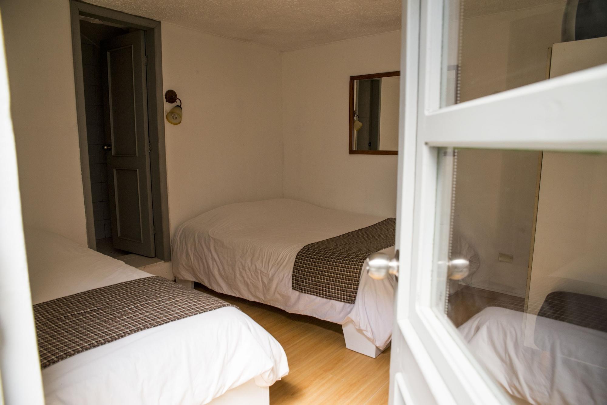 Hostal Posada Del Maple Quito Buitenkant foto